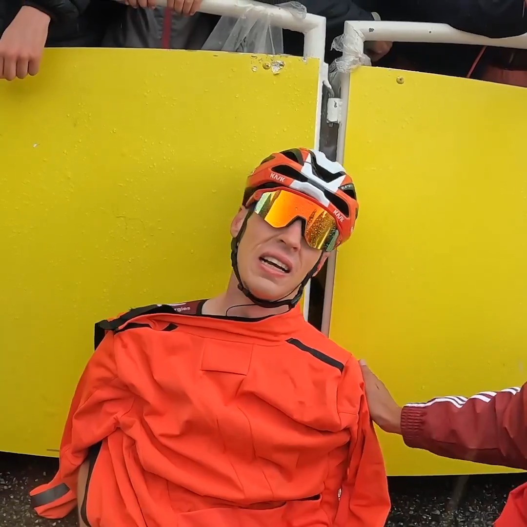 An exhausted Thymen Arensman after holding off Tadej Pogacar and Jonas Vingegaard to win a second Tour de France stage. 👏 #TDF2025