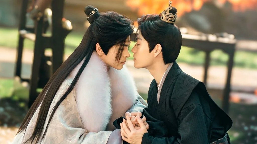 🚨 JÁ HITOU! Liberado trailer oficial de #KillToLove #紫陌红尘, novo BL CHINÊS HISTÓRICO! No passado, dois jovens se envolveram em um relacionamento. Agora, ao se tornarem imperadores de reinos opostos, os dois se vêem presos entre o amor que viveram e o poder que disputam.