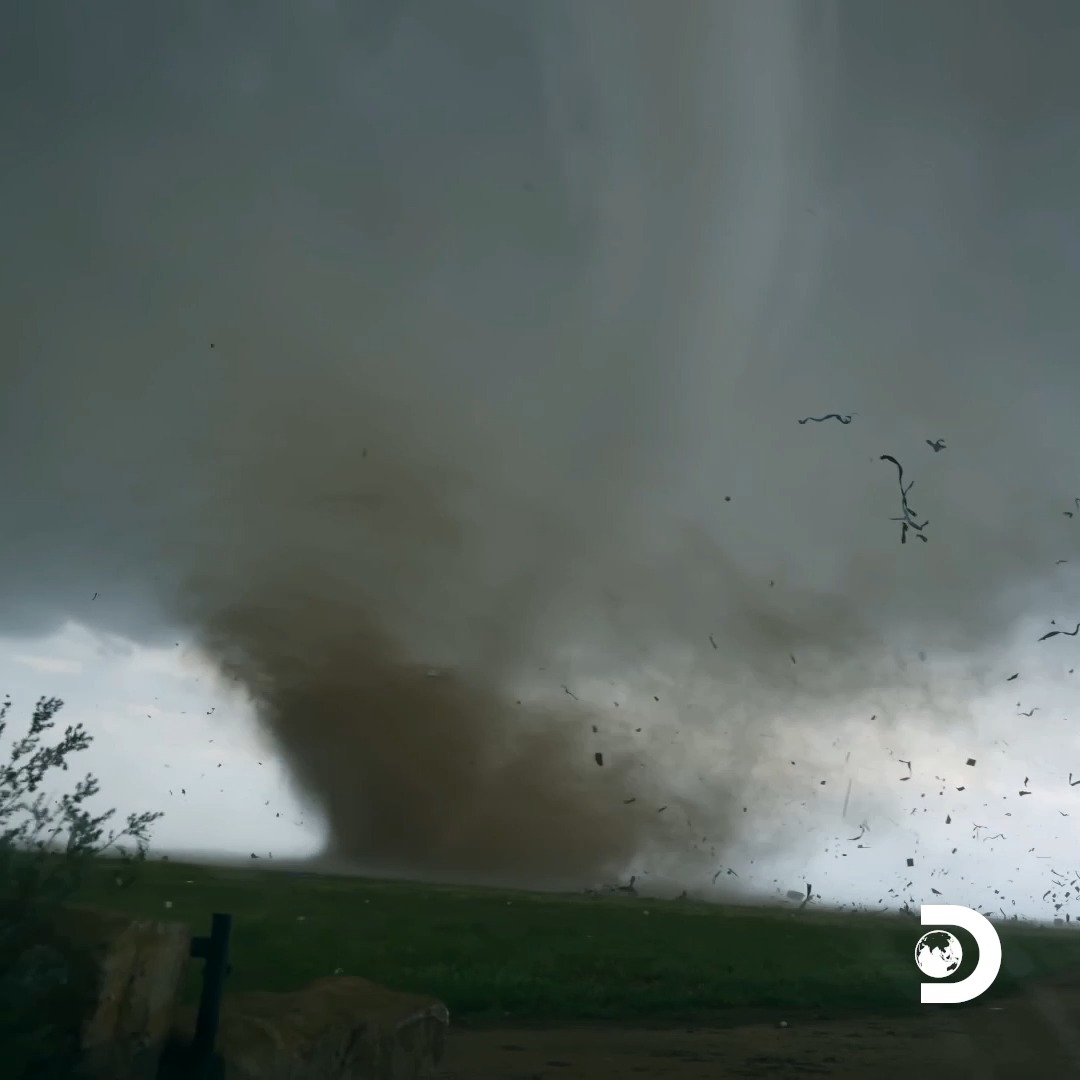 A monstrous twister sets its sights on a lone Texas farmhouse 🌪️ A new season of #InTheEyeOfTheStorm premieres this Sunday at 10p.