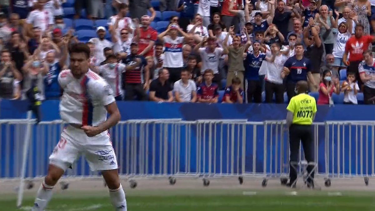Bruno Guimarães x Lucas Paquetá à l'Olympique Lyonnais c'était un 𝗕𝗢𝗡𝗛𝗘𝗨𝗥 ! 🇧🇷🕺 Ces deux-là se trouvaient les yeux fermés...😮💨 (Olympique Lyonnais)