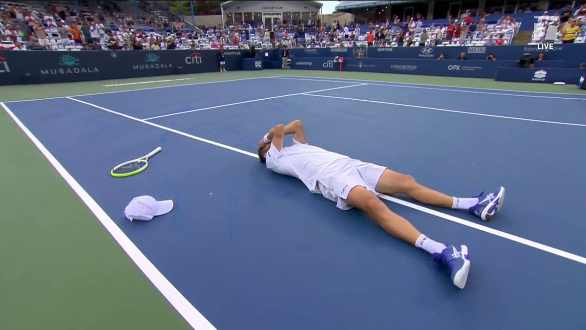 Moutet wins in dramatic fashion over Medvedev! Is this the best match point of the year? 😱 #MubadalaCitiDCOpen
