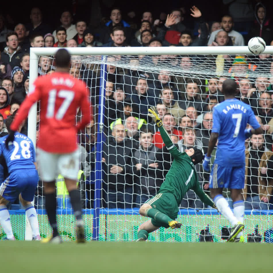 Essa defesa do Cech é bizarra!