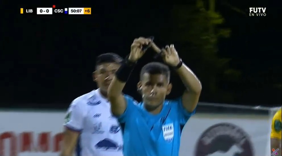 Una navaja en la cancha, solo en la #LigaTica