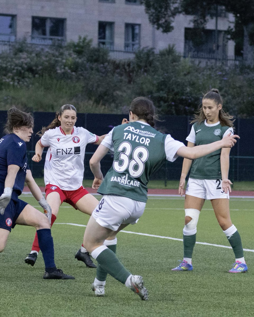 A first goal in front of the Hibs faithful for Isla Taylor! 💚