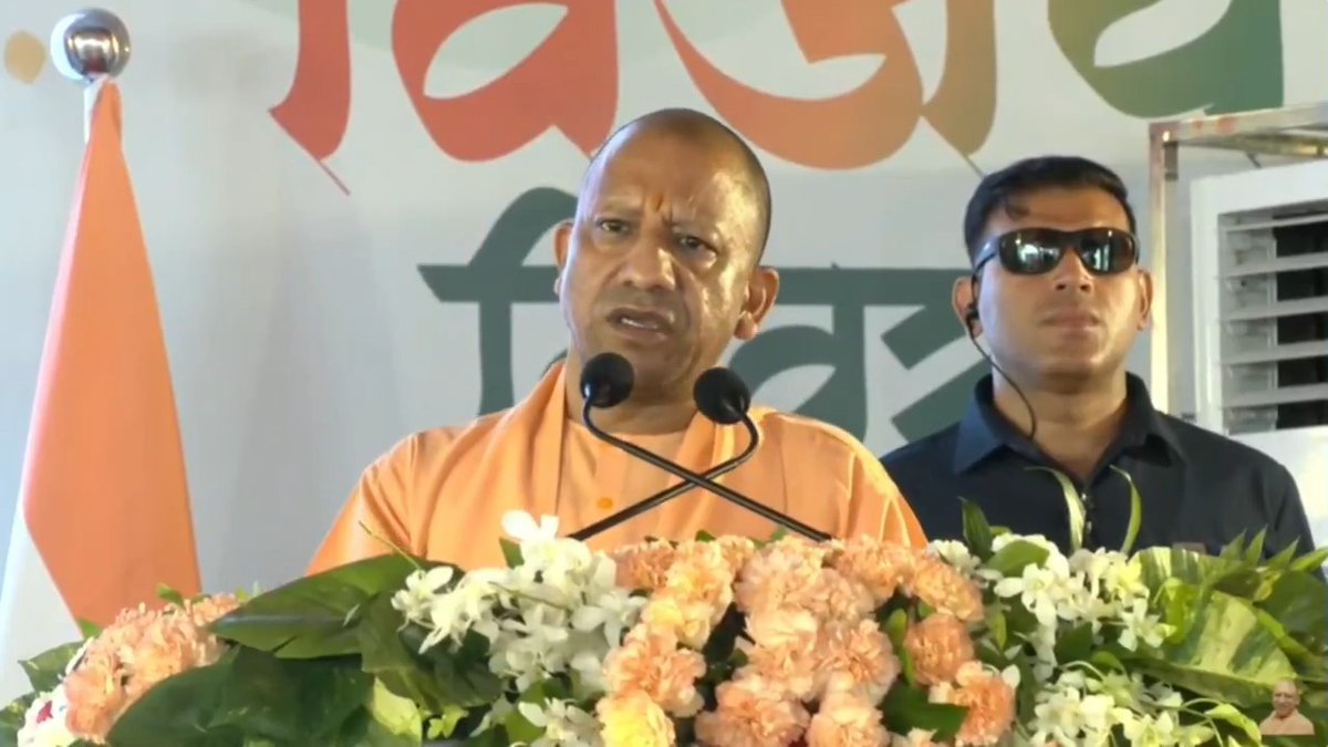 श्रद्धेय अटल जी ने कहा था... भारत झुकेगा नहीं, दुश्मन को भारत की धरती से बाहर करके रहेगा और जो नहीं जाएगा, वह मारा जाएगा...