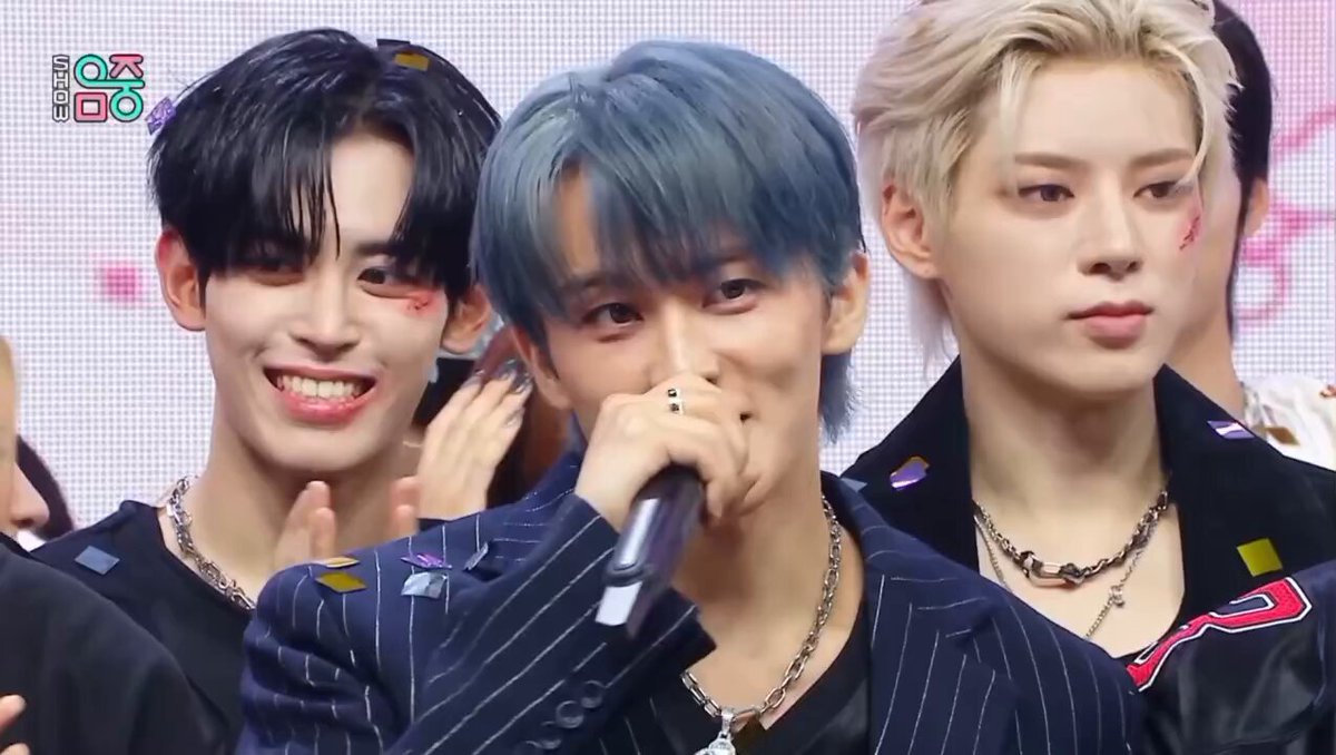 since it’s their last day of promotion on music show they did yo dream with czennies 🥺
