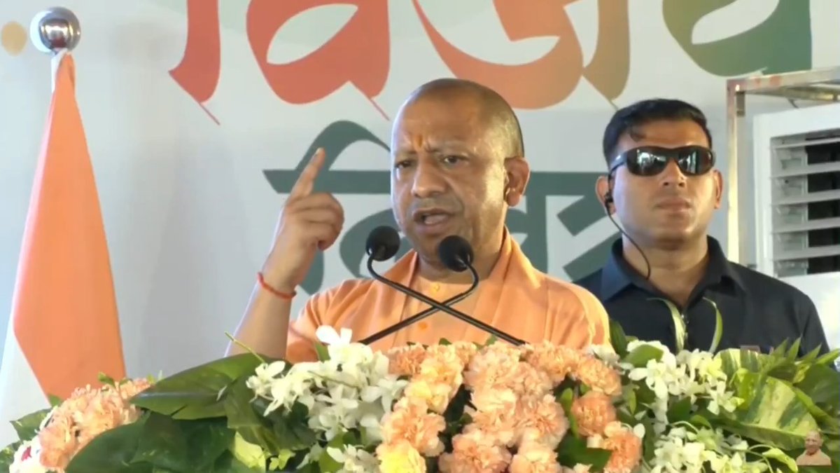 हमारी सरकार ने तय किया है, 'अग्निवीर' के रूप में जो जवान देश की सेनाओं में अपना योगदान दे रहे हैं, जब वे जवान रिटायर हो कर आएंगे, उत्तर प्रदेश पुलिस बल में हम ऐसे जवानों को 20% आरक्षण देने की व्यवस्था कर रहे हैं...
