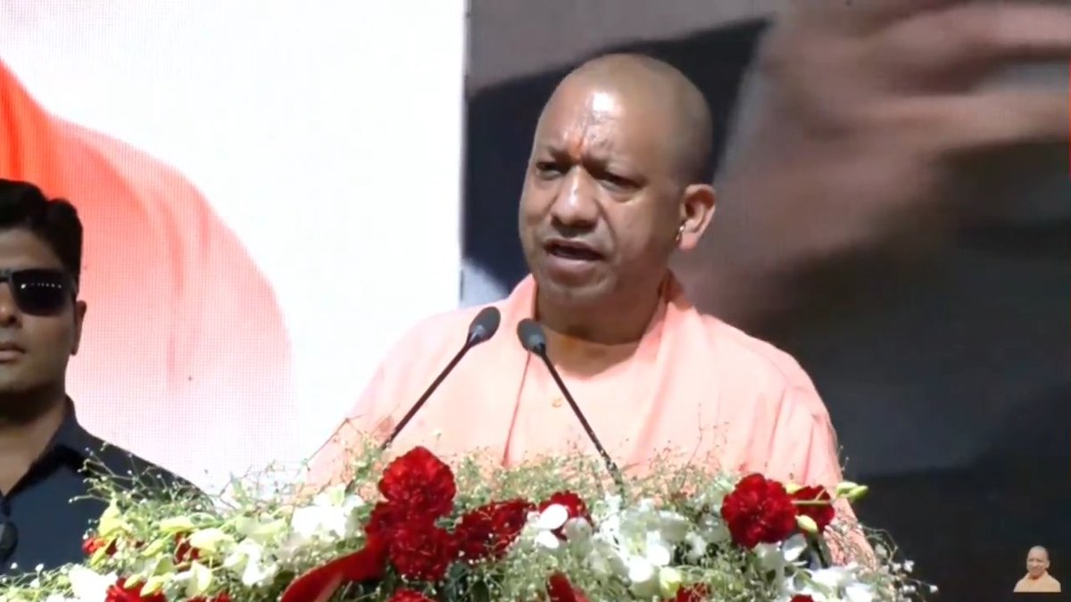 पिछले 8 वर्षों के अंदर उत्तर प्रदेश में जो सुरक्षा और कानून-व्यवस्था का बेहतरीन माहौल प्राप्त हुआ, उसी का परिणाम है कि हमें अब तक ₹45 लाख करोड़ के निवेश प्रस्ताव प्राप्त हुए हैं...