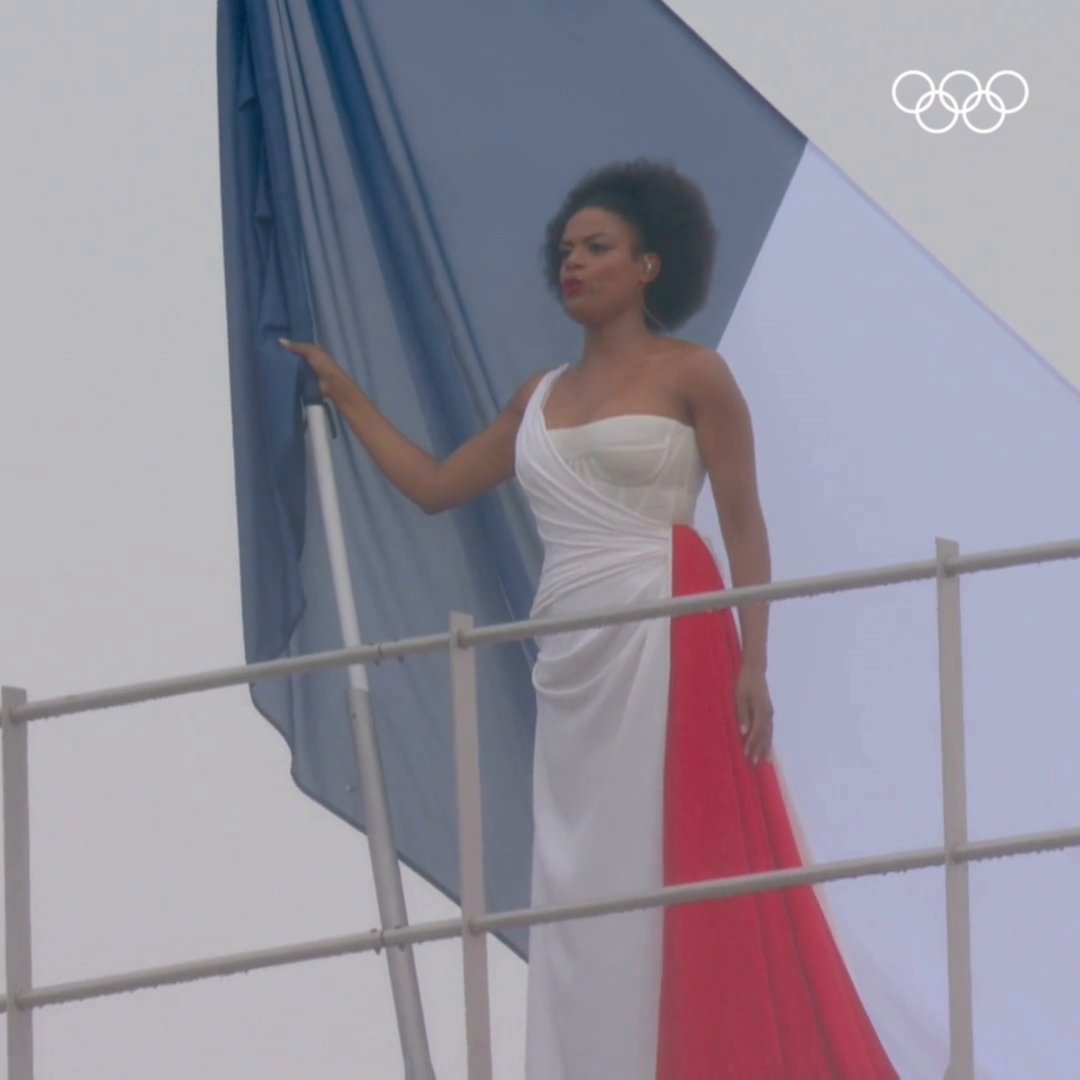 Il y a un an jour pour jour, #Paris2024 nous offrait la transition la plus surprenante de l'histoire. Des minions qui volent la Joconde à une des plus belles interprétations de la Marseillaise 🇫🇷 par Axelle Saint-Cirel 🤩