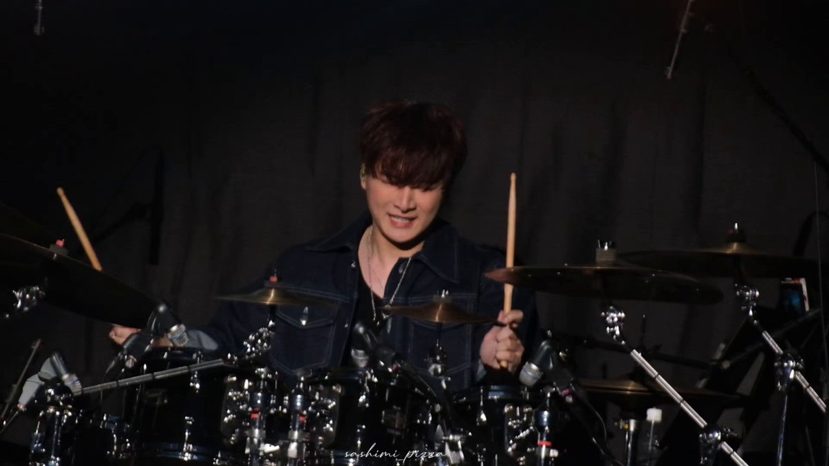 แสงสุดท้าย Krist Focus พี่คริสตีกลองค่ดเท่ ค่ดหล่อ 🔥🔥🔥 คุณพี⛅💛 #GMMTVMUSICONXJAPAN2025D1 #GMMTVMUSICONXJAPAN2025 #KristPerawat