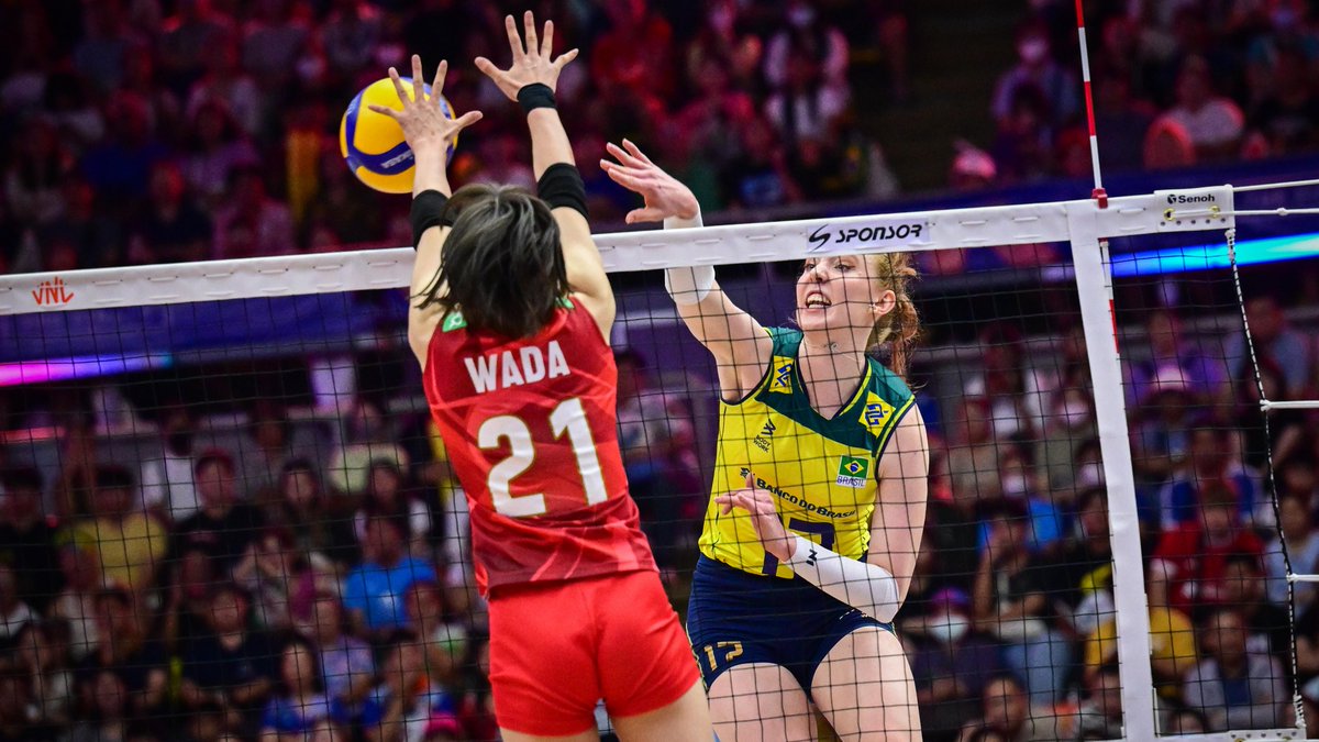 #VNLFinals Flashback: JAPAN 🇯🇵 STUNS BRAZIL 🇧🇷 IN 2024! In Bangkok 🇹🇭, Japan shocked undefeated Brazil in a 3-2 semifinal thriller — all heart, defense & resilience. 📺 Watch 🇯🇵 vs 🇧🇷 LIVE – July 26, 6:00 PM GMT: 🏐 #VNL2025 #BePartOfTheGame #Volleyball