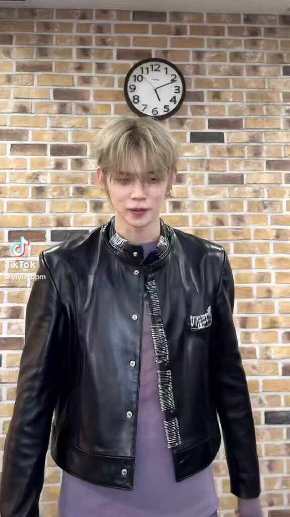 YEONJUN La la love me dance challenge with SINB of VIVIZ 🥹