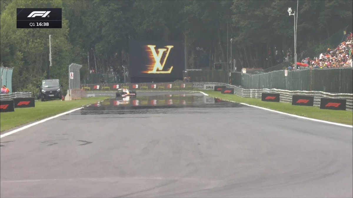 Hulkenberg bumps into Stroll as he tries to pull out into the queue of cars 👀