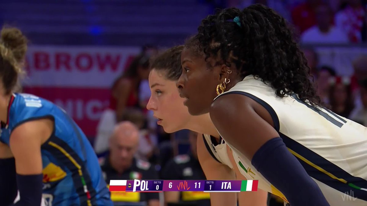 #VNLFinals: Italy 🇮🇹 takes control with a 2-0 lead! 🔥 Total dominance from the reigning champions — can Poland 🇵🇱 fight back with the home crowd behind them? 📺 Watch it LIVE now on VBTV: 🏐 #VNL2025 #BePartOfTheGame #Volleyball #Pallavolo #Siatkowka