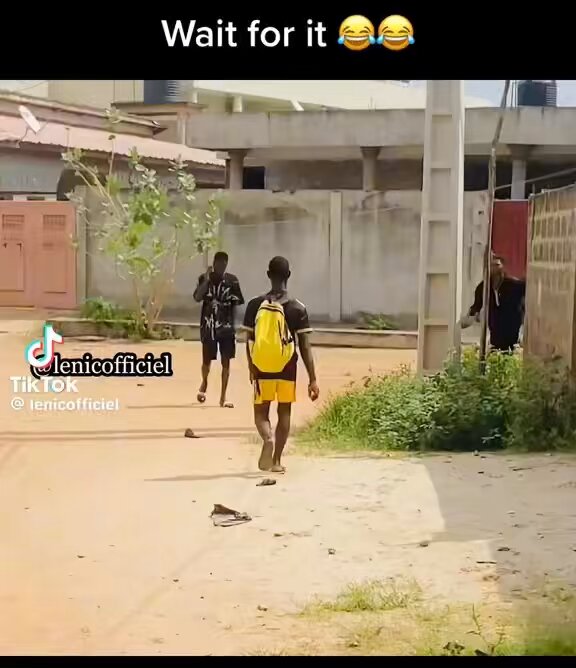 He ran for his life😭😭