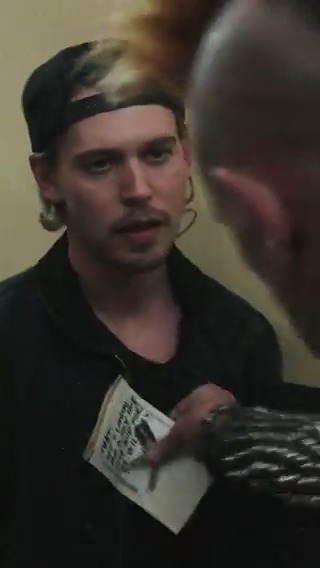 New look at Darren Aronofsky’s ‘CAUGHT STEALING’ starring Austin Butler. In theaters August 29.