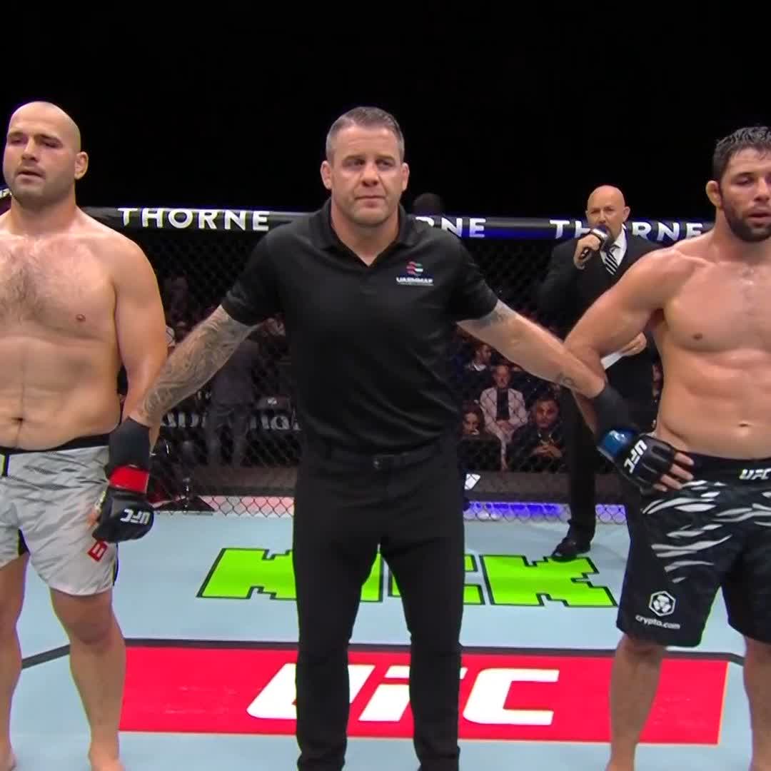 🇸🇰Alt kartın açılış maçını Martin Buday ortak kararla (29-28, 29-28, 29-28) kazanıyor! #UFCAbuDhabi