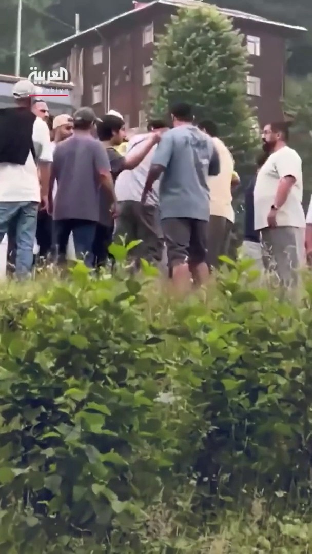 مقاطع فيديو وثقت الحادث.. أتراك يعتدون على عائلة سعودية في منطقة إيدر التركية #العربية #تركيا