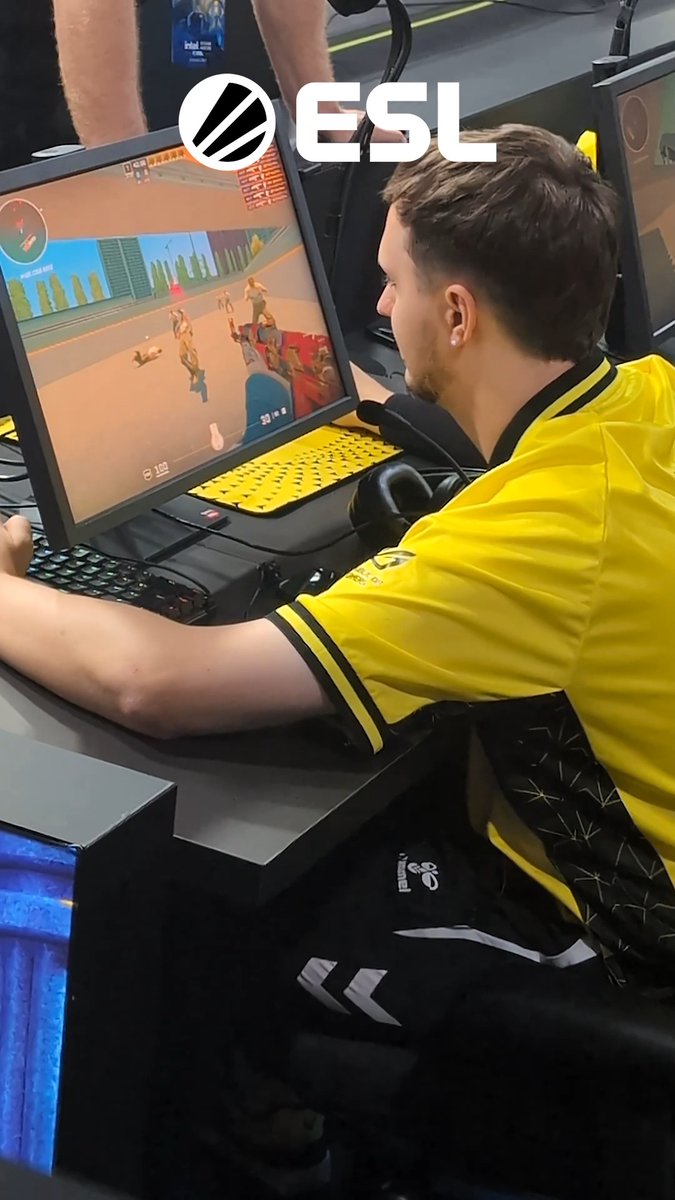 The way MEZII' uses his keyboard NEEDS to be studied 🔍 #IEM #mEZii #KingMezii