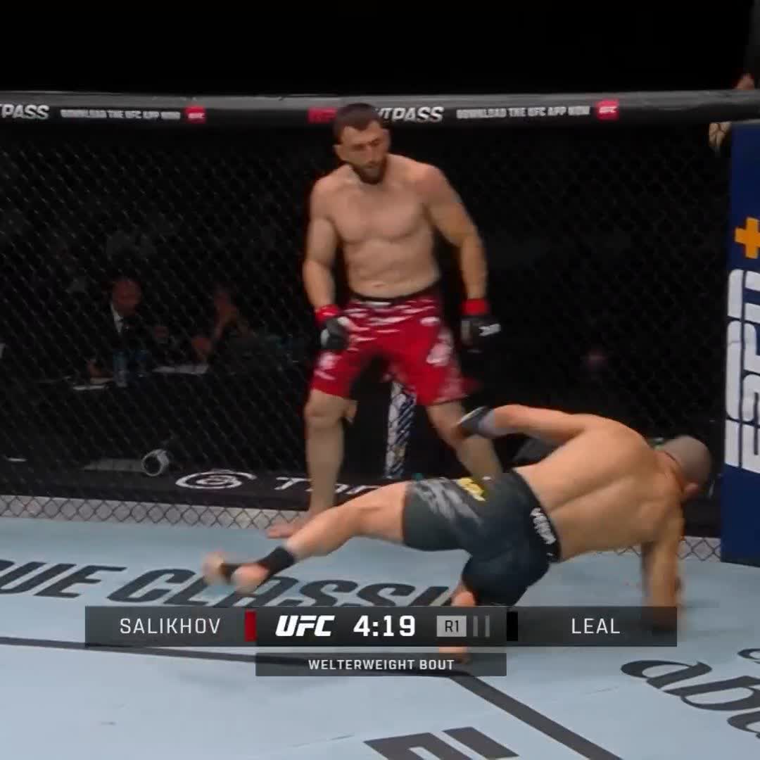 🇷🇺Muslim Salikhov harika bir nakavtla kazanıyor!🔥 #UFCAbuDhabi