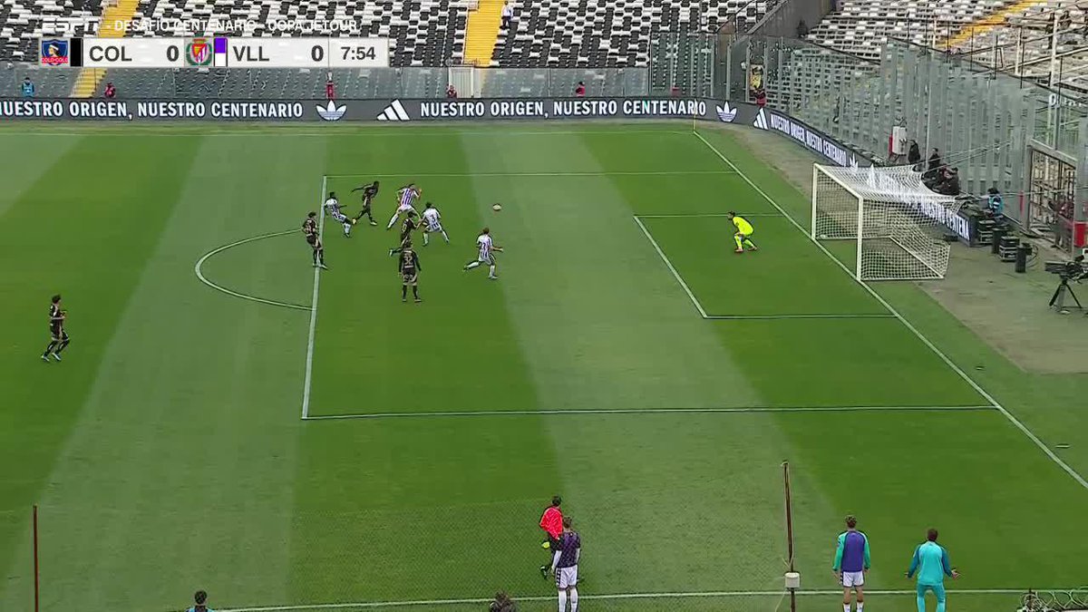 ¡CLERVEAUX AVISÓ EN LA PRIMERA DE COLO COLO! Tras una buena recuperación los albos en mediocampo, el atacante de origen haitiano exigió a los guantes del arquero de Real Valladolid.