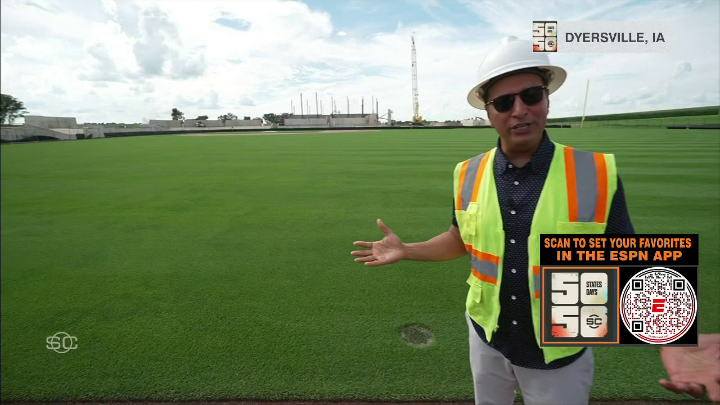 .Kevin Negandhi shows off the Iowa grass on the Field of Dreams ⚾