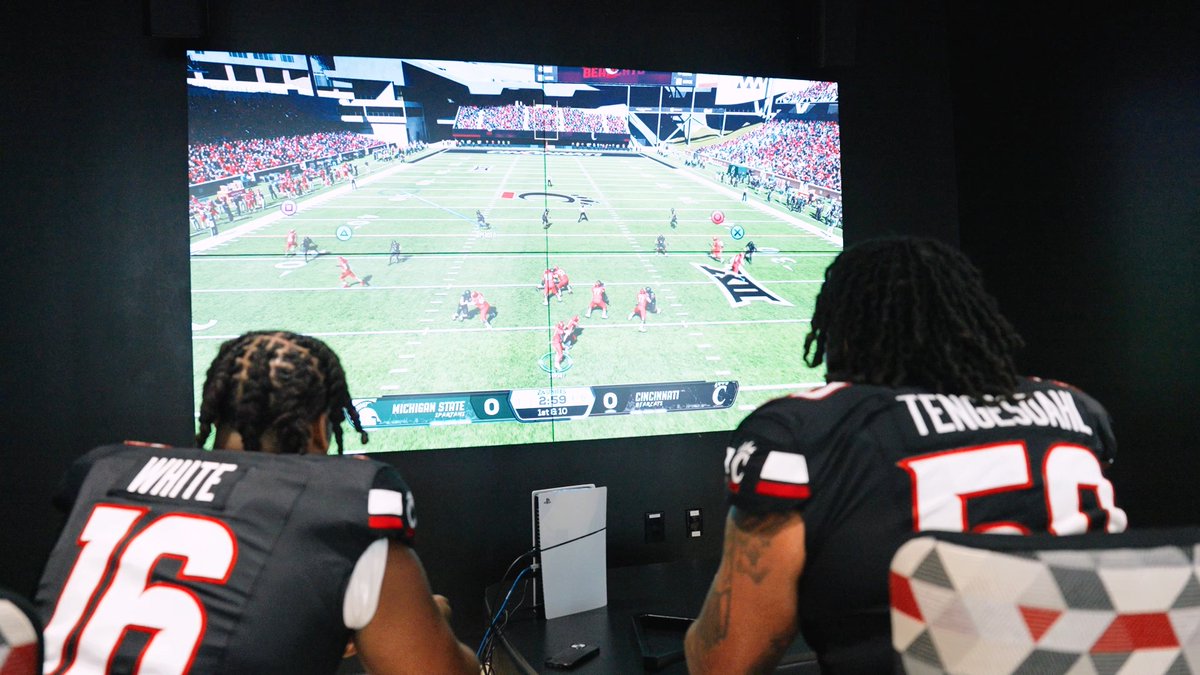 TD on the first play 😤 Evan Tengesdahl vs. Jaylon White 🎮 College Football 27
