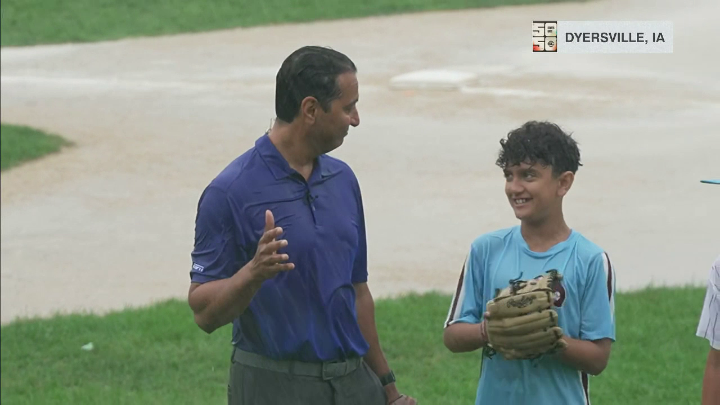 .Kevin Negandhi shares a beautiful moment with his kids on the Field of Dreams in Iowa ⚾ ❤️