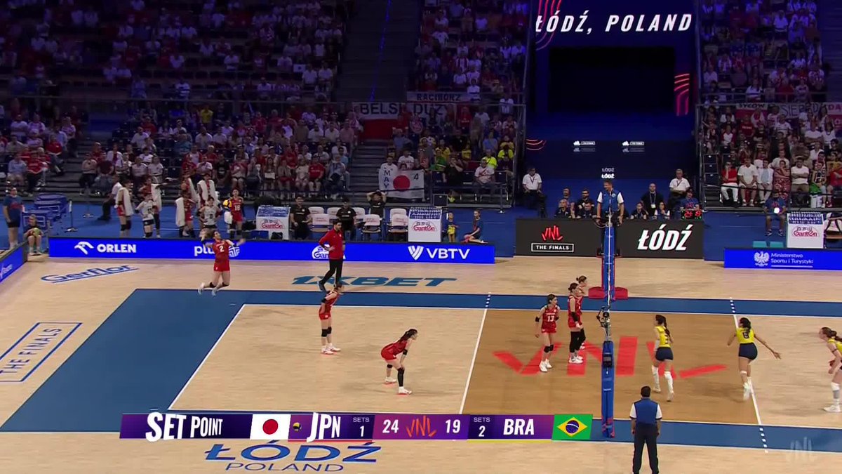 #VNLFinals They just don’t quit 🇯🇵🔥 Japan digs deep and finds the extra gear to level it 2-2 against Brazil in this epic Semifinal! We’re heading to a FIFTH SET! 🧠💥🏐 📺 Watch it LIVE on VBTV: #VNL2025 #Volleyball #BePartOfTheGame