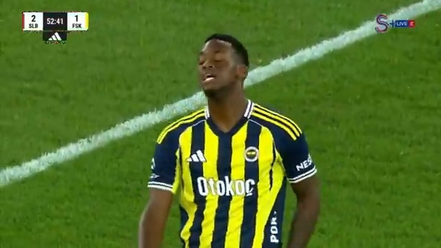 Şu top kontrolü şu muazzam şut. Tutarsa bu adam Osimhen'den 5 gömlek üstün adam. John Duran sen nasıl bir adamsın