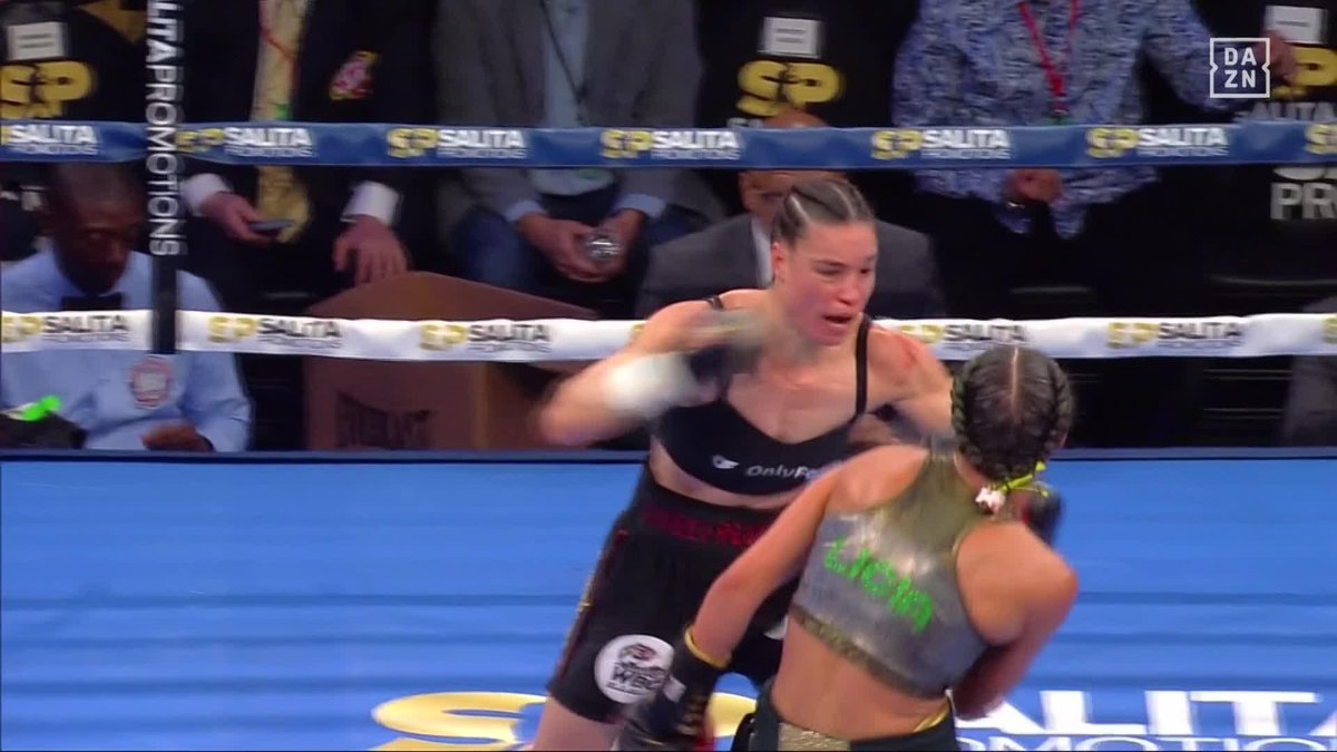 Caroline Veyre starting to STEP on the GAS ⛽🥊 #ShieldsDaniels | Live NOW on DAZN