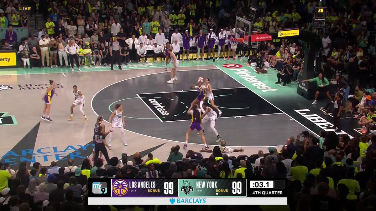 RICKEA JACKSON BUZZER-BEATER FOR THE WIN 🚨
