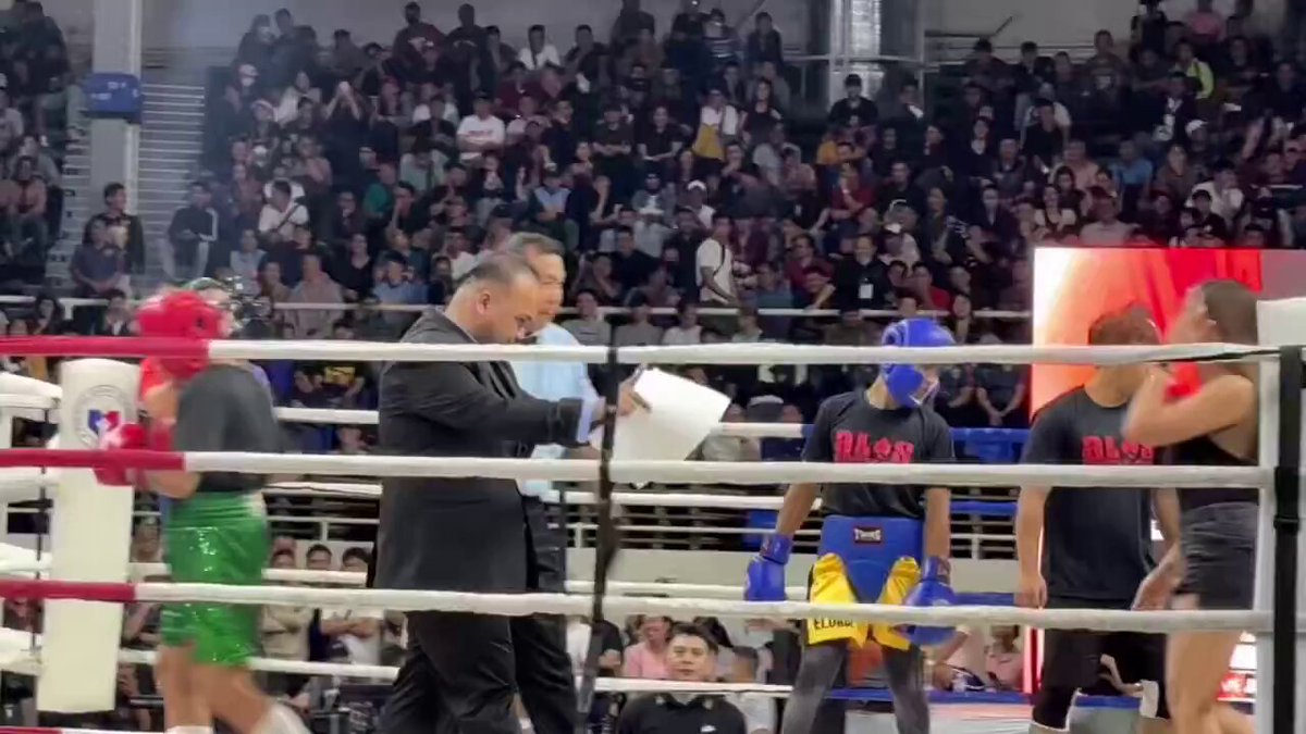 [As of 9:05 a.m.] Halos mapuno ang loob ng Rizal Memorial Coliseum ng mga manonood para sa inaabangang boxing match nina Chief PNP Police General Nicolas Torre III at Davao City Acting Mayor Baste Duterte ngayong Linggo, Hulyo 27. Alamin ang iba pang detalye sa #SelfiePatrol ni Jessie Cruzat