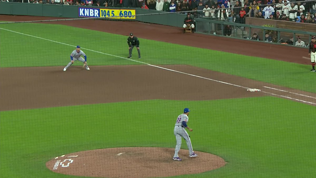 "Caught by Alonso and the ballgame is over!" Pete Alonso LEAPS for the grab and the final out 👏