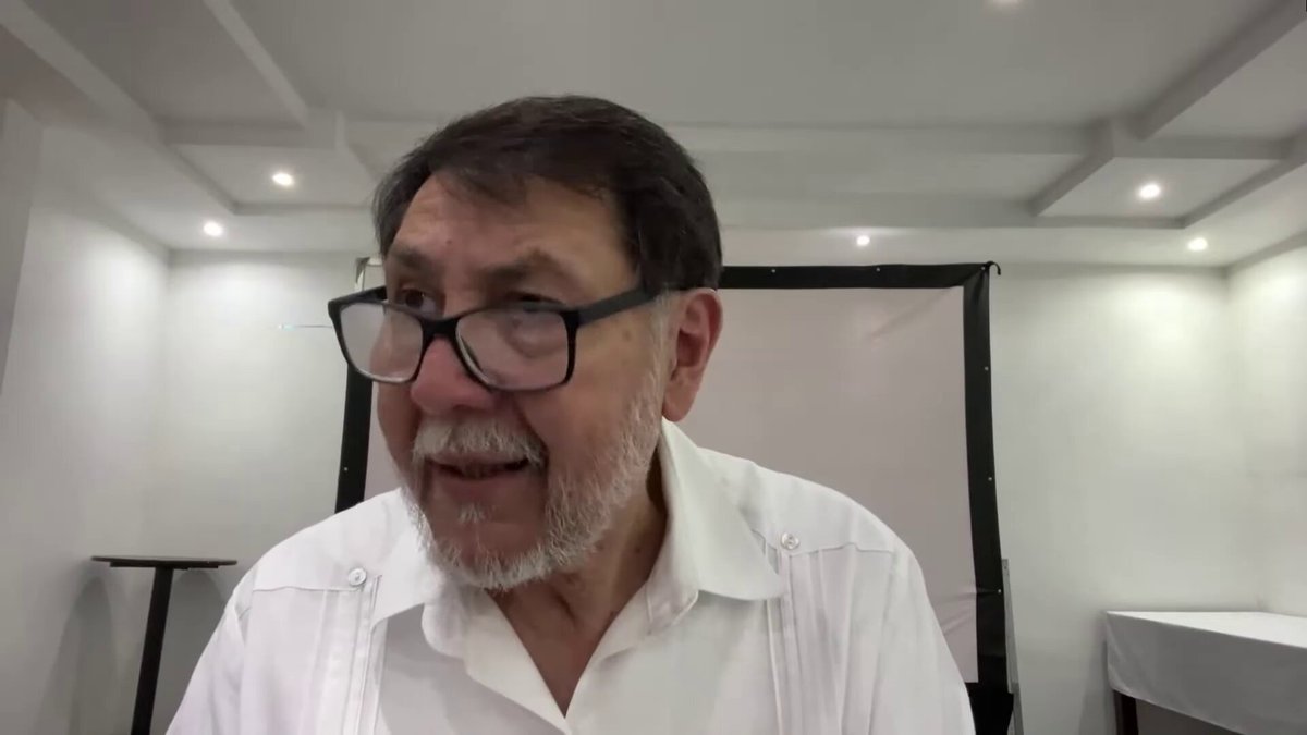 🗳📌 NOROÑA DEFIENDE A ANDY: ¿QUIÉN DECIDE SI UN LUGAR ES LUJOSO O NO? Luego de que circularon fotos de Andy López Beltrán en un hotel de lujo en Tokio, Noroña salió a defenderlo. Dijo que es “puro clasismo” criticarlo por vacacionar en hoteles lujosos si lo paga con su dinero. El Presidente del Senado se quejó con sarcasmo: “¿Nos van a pasar la lista de hoteles en los que sí se puede estar?” Agregó que “antes robaban a manos llenas” y que ahora “lo peor que pueden decir de nosotros es que fuimos a un hotel caro”. Pero bueno. 📍Entre otros temas: Hernán Bermúdez, exsecretario de Adán Augusto, sigue prófugo. Y se descubrió que su hermano tenía un departamento en Miami, en el mismo lugar donde García Luna domiciliaba sus empresas.