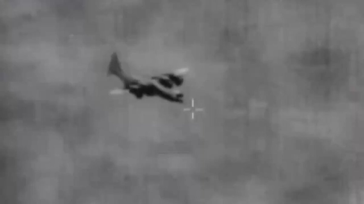 🇮🇱🇵🇸 ISRAEL AIRDROPS AID INTO GAZA FOR FIRST TIME SINCE WAR BEGAN Facing mounting international pressure over starvation in Gaza, Israel has conducted its first airdrop of humanitarian aid into the strip. The drop included flour, sugar, and canned food and came alongside promises of “humanitarian pauses” and corridors to allow UN convoys to move safely. It marks a significant shift in policy after months of aid restrictions and backlash over deadly incidents near distribution zones. Source: Times of Israel