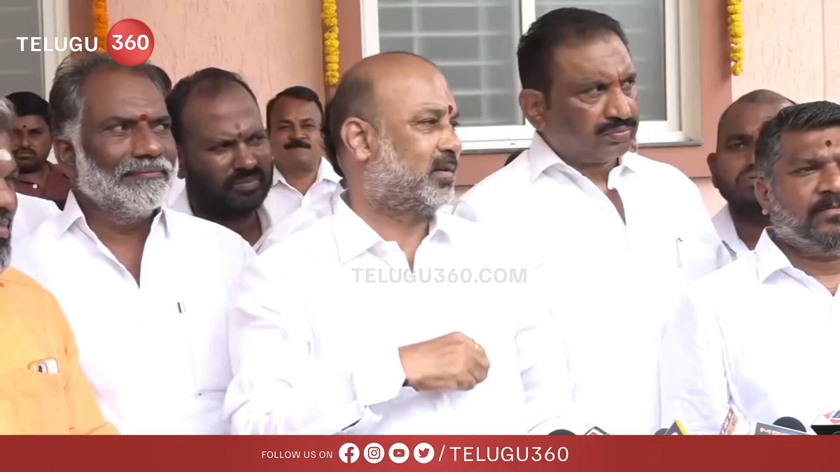 బీజేపీలో బీఆర్ఎస్ విలీనం చేసేందుకు ప్రయత్నాలు జరిగిన మాట వాస్తవమే.బీఆర్ఎస్ పార్టీని నడిపే సత్తా వారికీ లేదు. ఇటీవల సీఎం రమేష్ చెప్పింది నిజమే.. - బండి సంజయ్ #BandiSanjay #CMRamesh