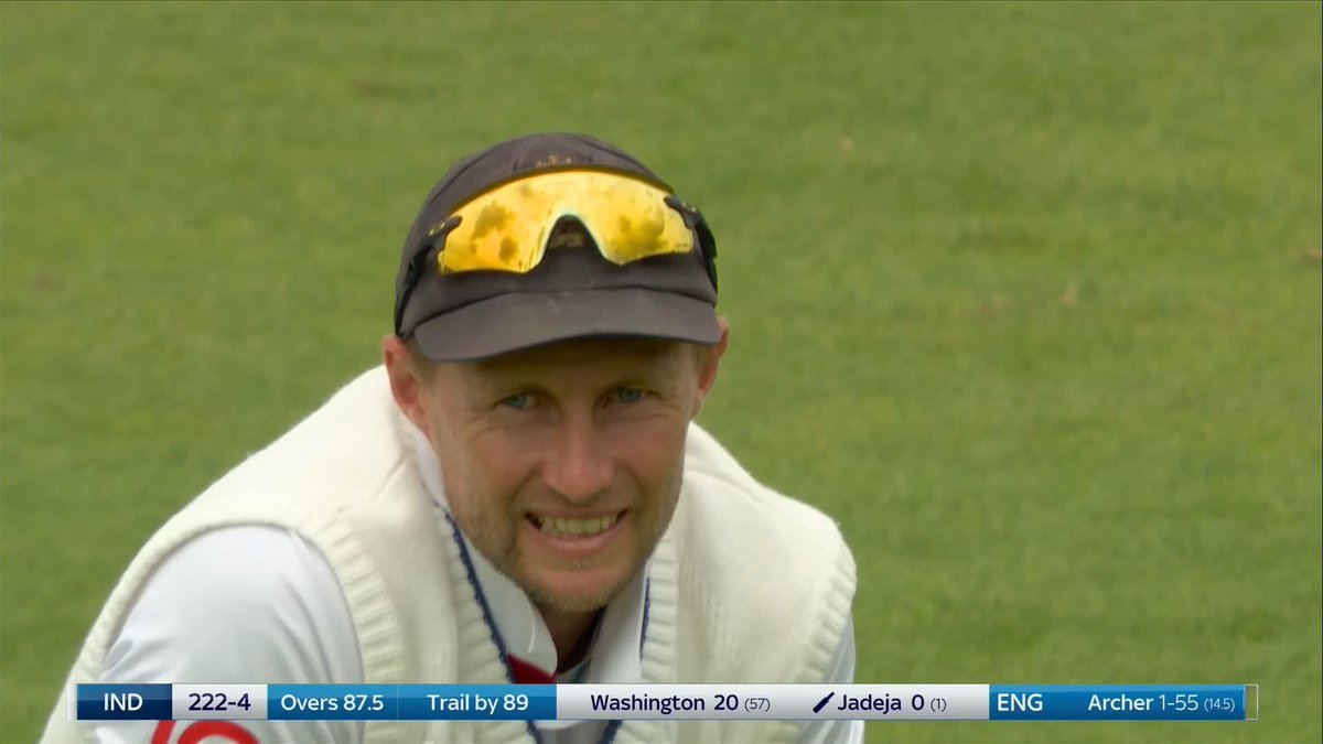 Ravi Jadeja survives his first ball despite a brilliant effort in the slips by Joe Root! 😱