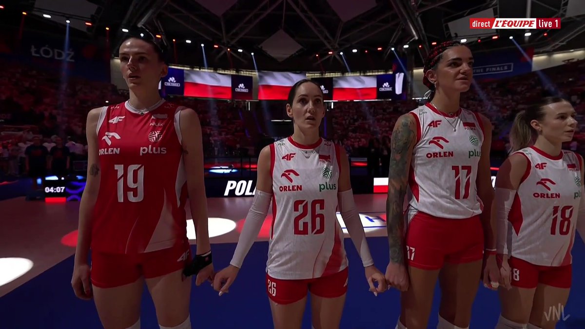 Grosse ambiance en Pologne pour la petite finale de la Ligue des nations féminine, avec l'hymne polonais chanté a capella par toute la salle ! Suivez le match entre la Pologne et le Japon en direct sur L'Équipe live : #lequipeVOLLEY