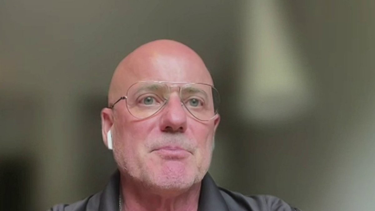 "Macron veut reconnaître un État dirigé par un groupe terroriste, une aberration totale, tout en se montrant humaniste pour satisfaire la rue arabe" Pierre Martinet, ancien agent de la DGSE