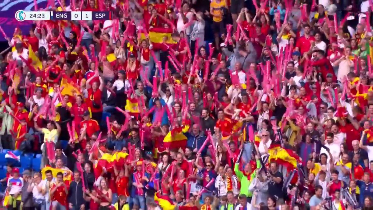 The World Champions are first to strike! 🔥 Nothing Hannah Hampton could have done there - Mariona Caldentey nods it in and suddently England are on the chase. #BBCFootball #WEURO2025