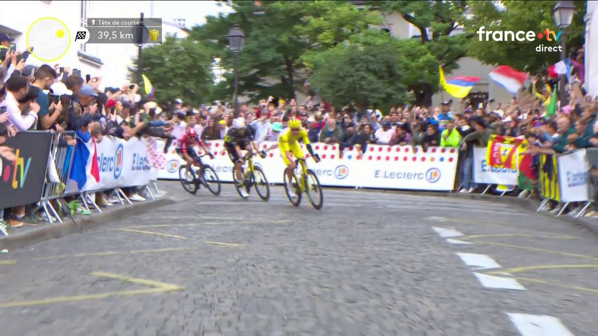 🚴 #TDF2025 | 💥 L'attaque de Julian Alaphilippe dans la première ascension de la rue Lepic ! Tadej Pogacar essaye de revenir en personne 🟡 L'AMBIANCE EST MONUMENTALE 🔥 📺 Le direct :