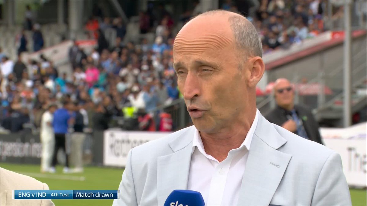 "I didn't have a problem with it, they deserved to be there at the end" Nasser Hussain on the final few overs play at Old Trafford 🗣️