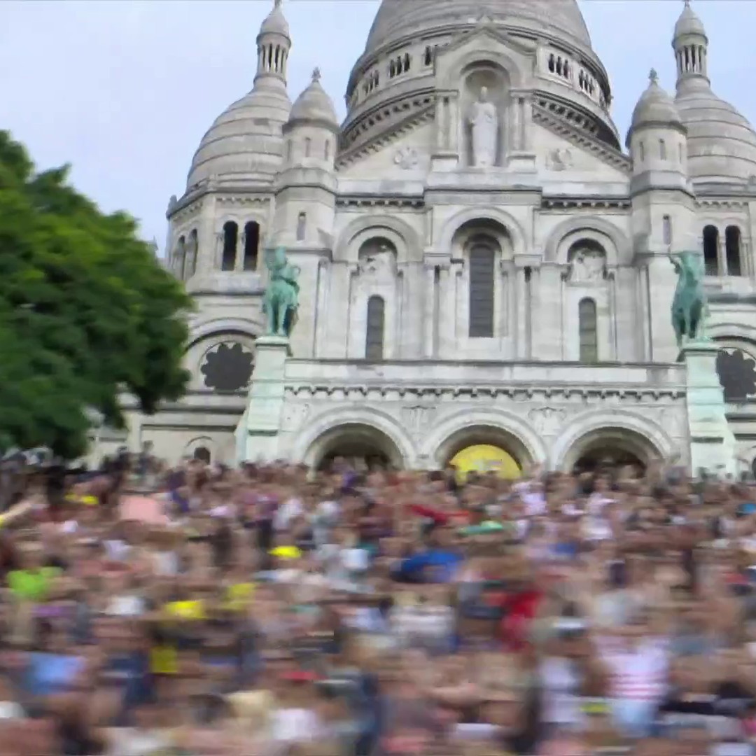 HERE. WE. GO. 🤩 The Tour de France peloton hits Montmartre and the atmosphere is absolutely buzzing 💥