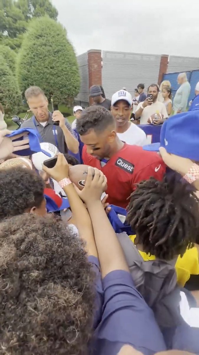 The New York Giants fans are all about Russ ❤️ Back Together Weekend – Live on @NFLNetwork Stream on NFL+
