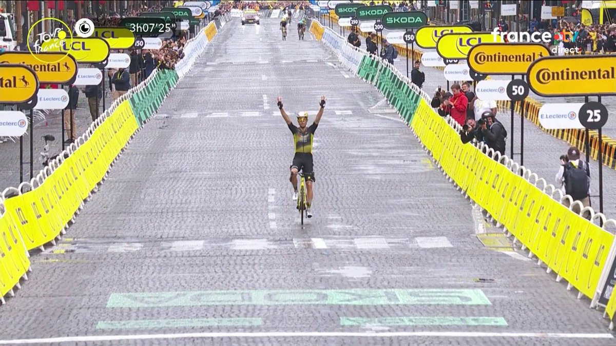 🚨🇫🇷🇧🇪🚴 FLASH | Le belge Wout van Aert s’impose sur les Champs-Élysées pour la dernière étape, sous la pluie !