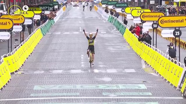 𝑰𝒄𝒊 𝒄'𝒆𝒔𝒕 𝑽𝒂𝒏 𝑨𝒆𝒓𝒕 💛 Wout van Aert vuelve a reinar en los Campos Elíseos y Tadej Pogacar homenajea el maillot amarillo con su cuarto Tour de Francia. 🚴‍♂️ Lo has visto en Eurosport.es y HBO Max España. #TDF2025