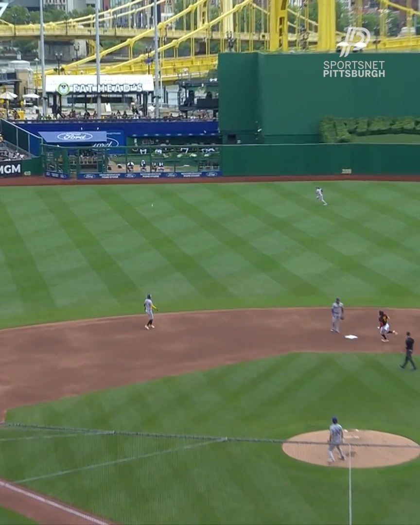 1ST TO HOME ON A SINGLE WITH NO THROW 🤯 ONEIL CRUZ IS A CHEAT CODE 🎮 💨