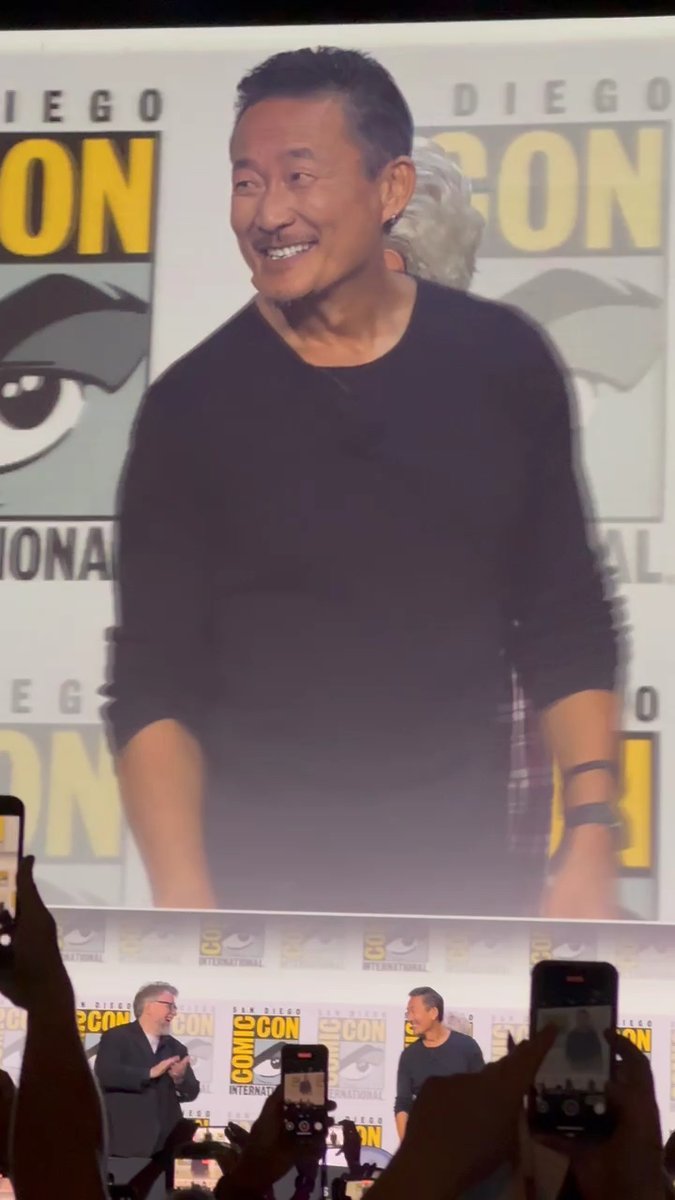 George Lucas gets a massive standing ovation during his first ever Comic-Con introduction. #SDCC