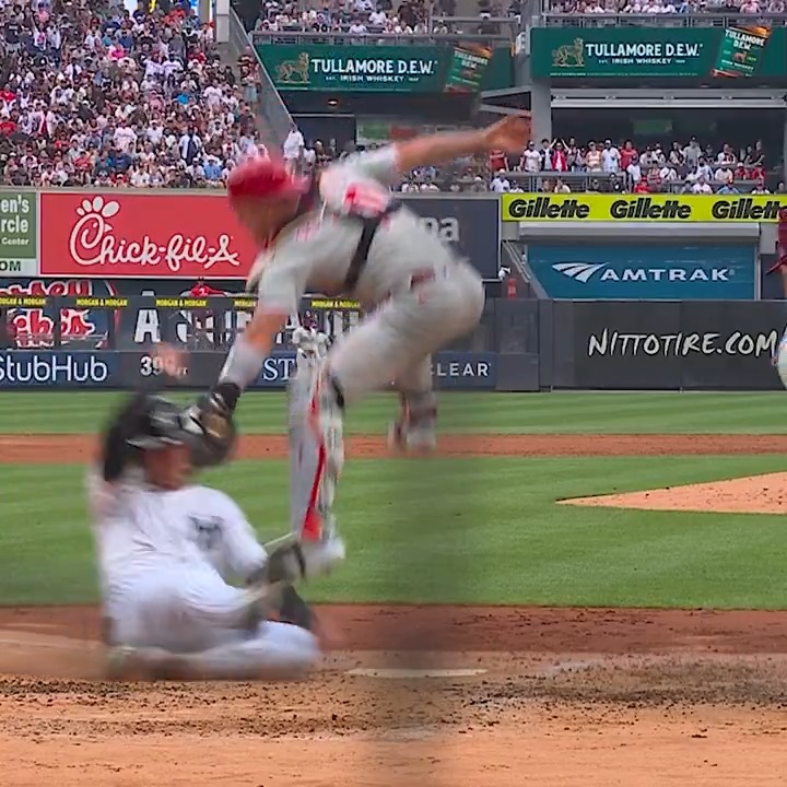 J.T. Realmuto applies the mid-air tag at home! 🤯